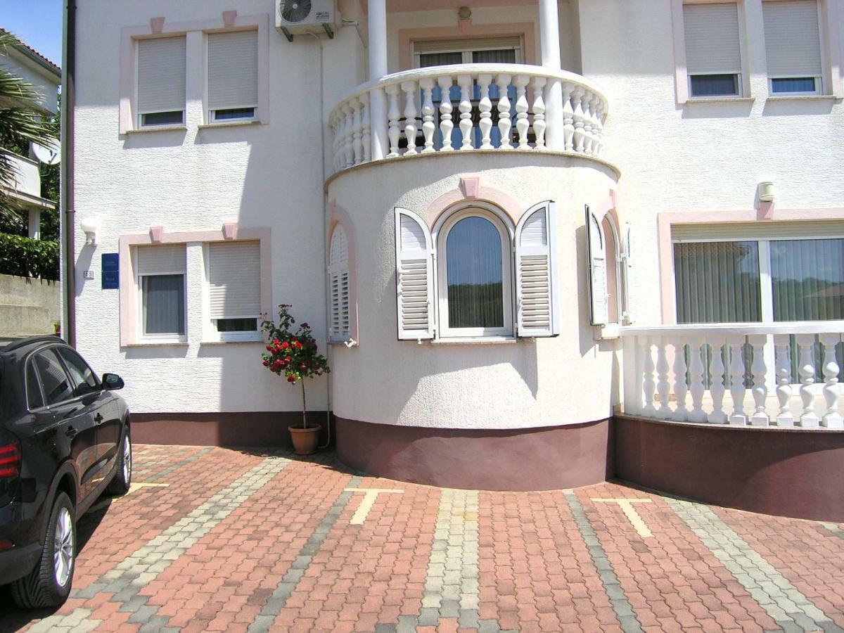 Apartments Kristina Крк Экстерьер фото